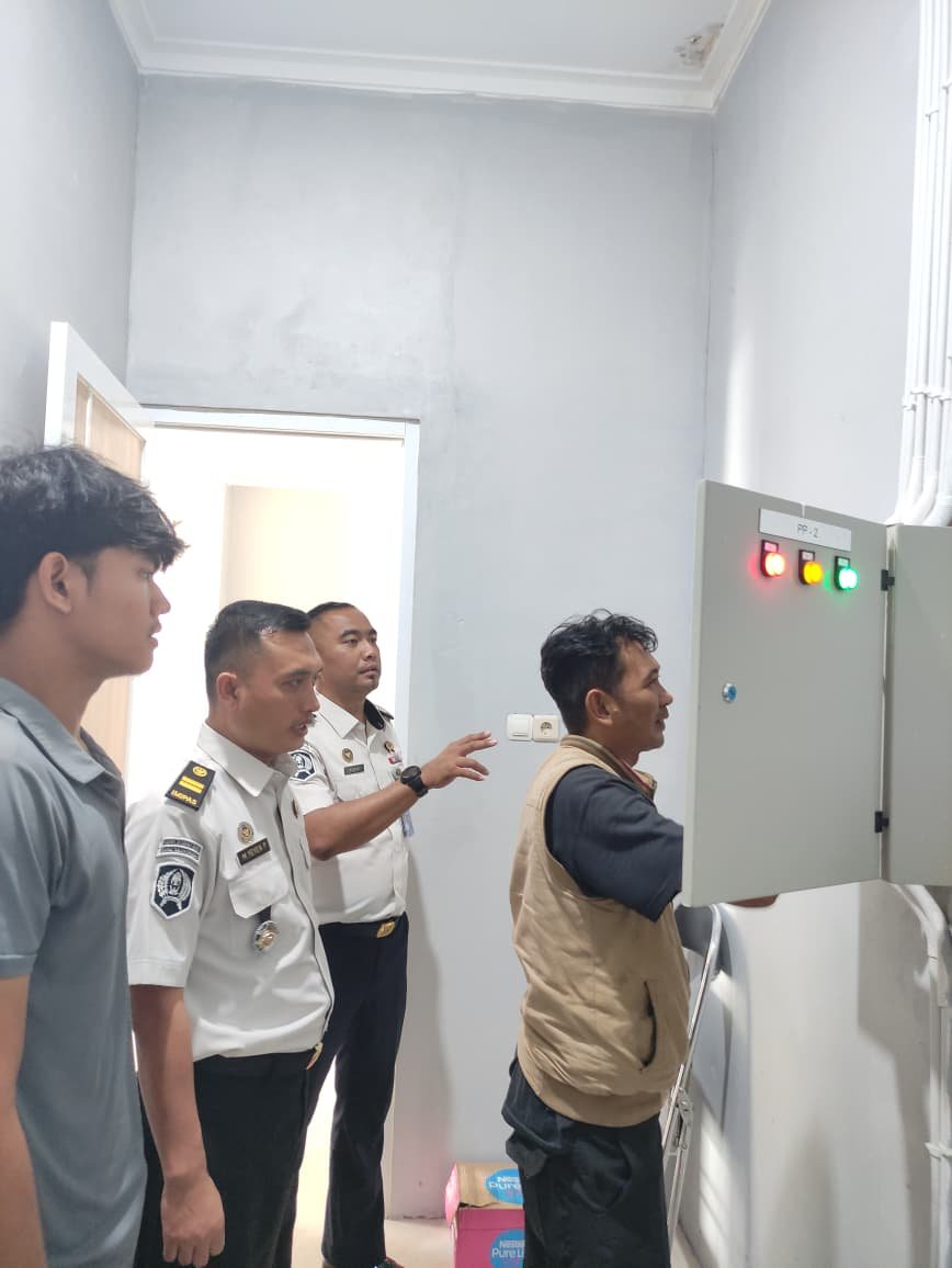 Bapas Tanjungpandan Laksanakan Pemeliharaan dan Pemeriksaan Instalasi Listrik Perkantoran